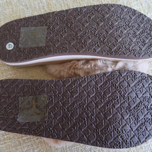 Coface Vanilla Plush Cross-Over Rubber Sole Slippers Size 9 - 10 - Picture 4 of 7